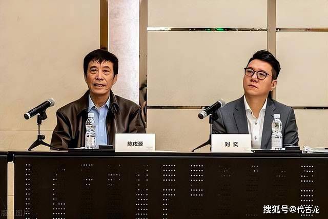 范德贝克的租借协议中包含选择买断条款，金额为1100万欧加400万欧浮动。